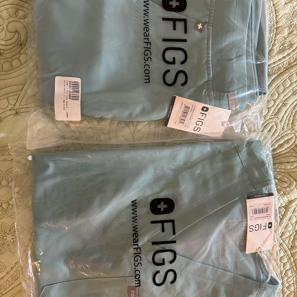 FIGS Light Blue Scrub Set